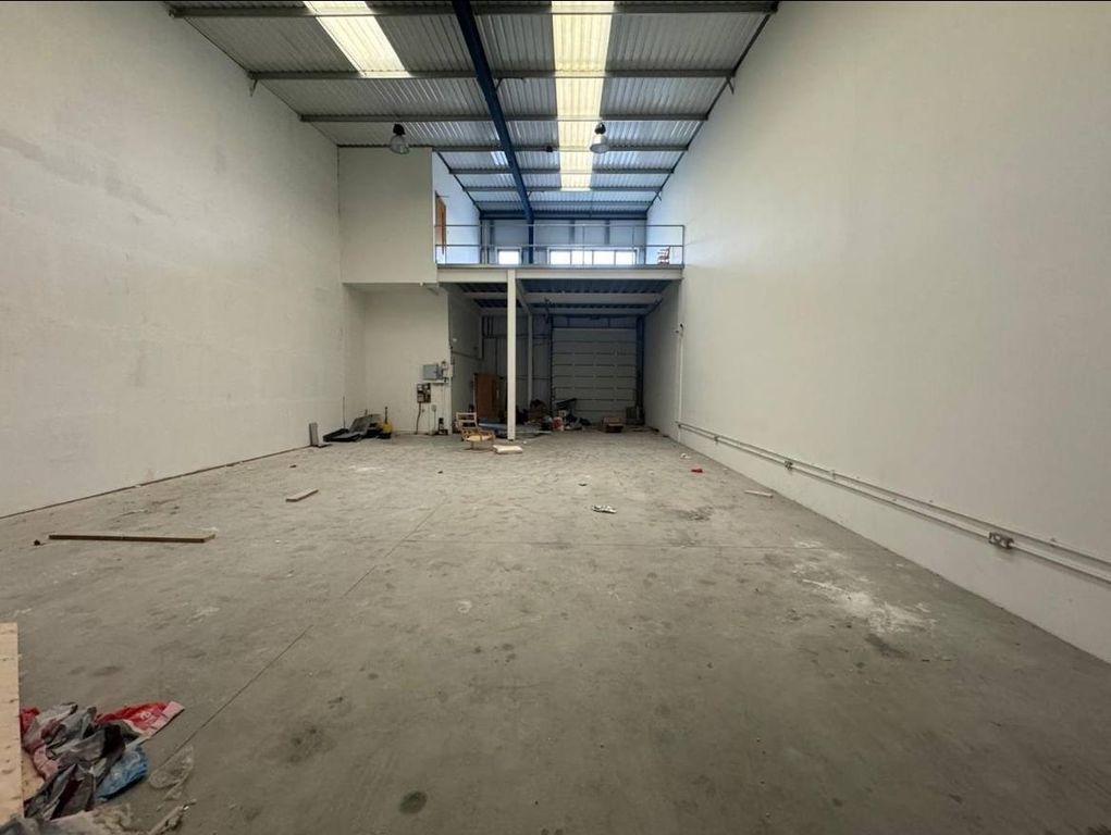 Property photo 1 of 5 Beavers Industrial Estate, Brent Road