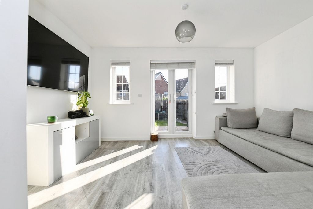 Property photo 3 of 14 Pbox-Img.Jpg