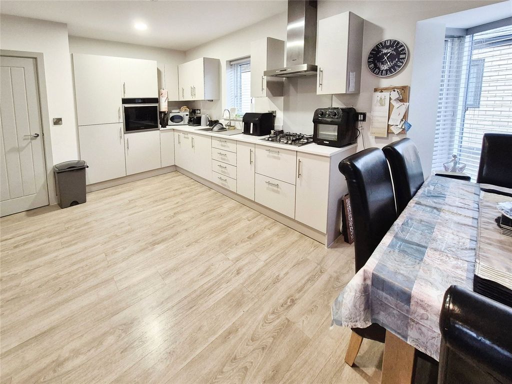 Property photo 2 of 14 Kitchen/Dining Area