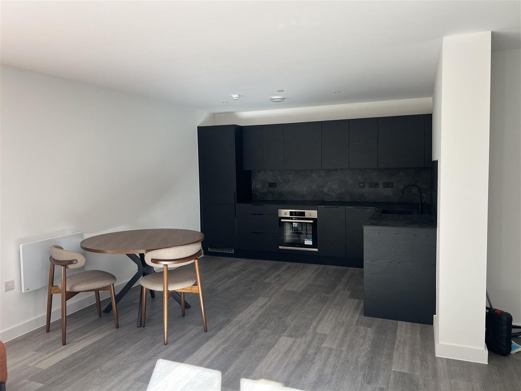Property photo 3 of 15 W216 Dinining And Kitchen.Jpg