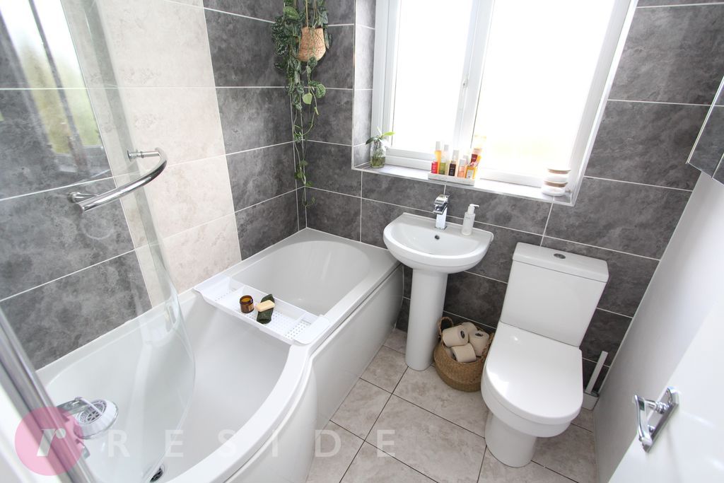Property photo 3 of 15 Bathroom