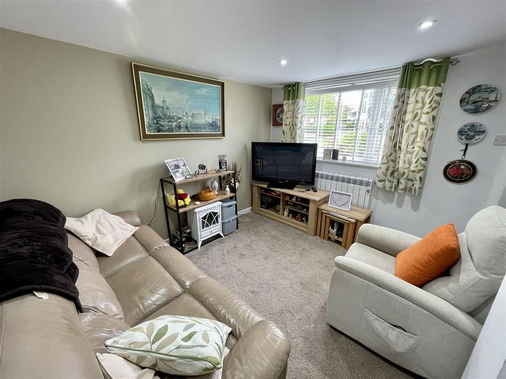 Property photo 3 of 16 Sitting Room