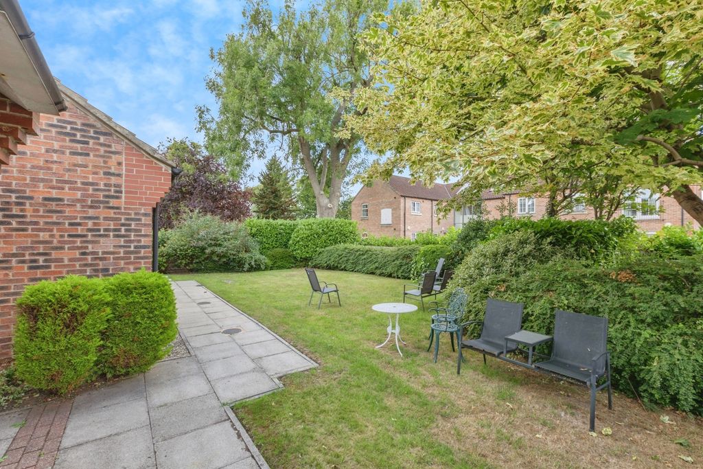 Property photo 2 of 17 Photo