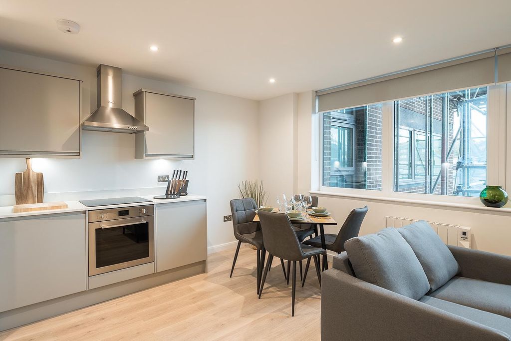 Property photo 1 of 11 Living Room