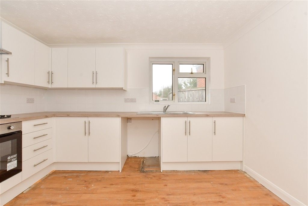 Property photo 3 of 9 Kitchen