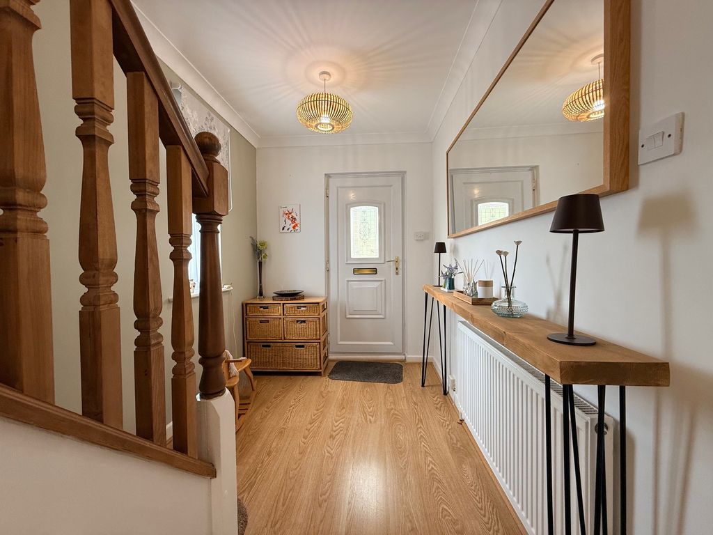 Property photo 3 of 22 Entrance Hall