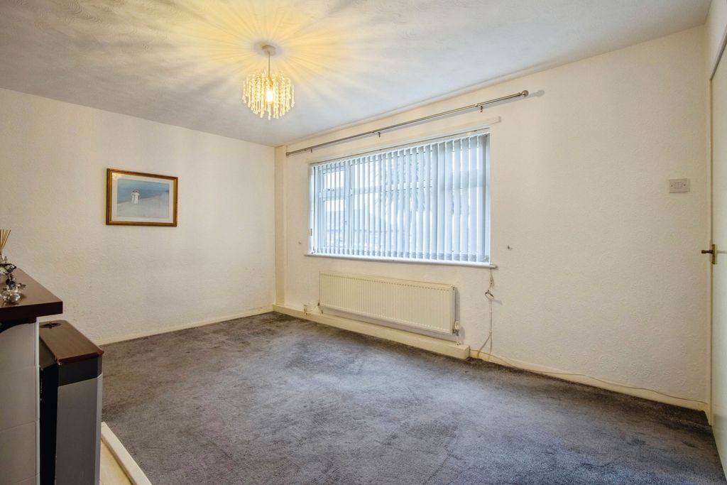 Property photo 3 of 17 Pbox-Img.Jpg