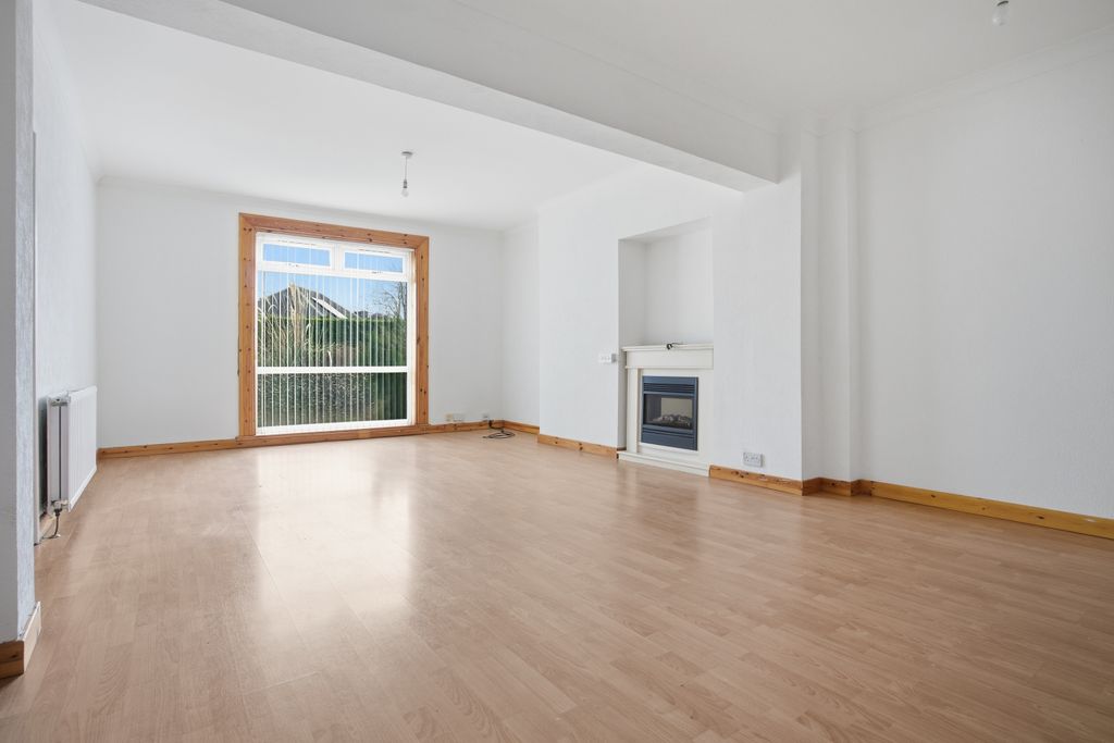 Property photo 2 of 25