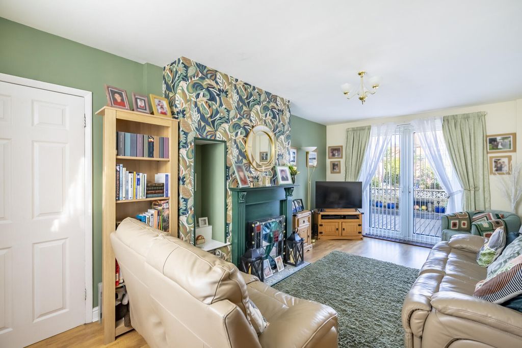 Property photo 3 of 17 Living Room