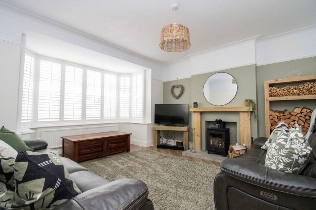 Property photo 3 of 23