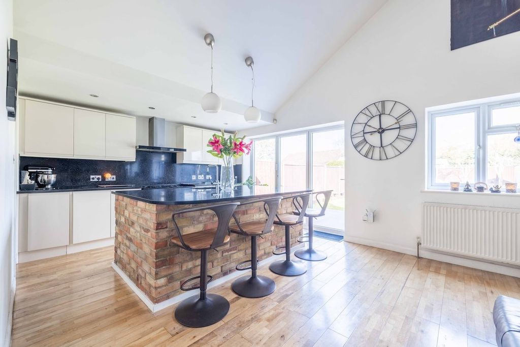 Property photo 3 of 21