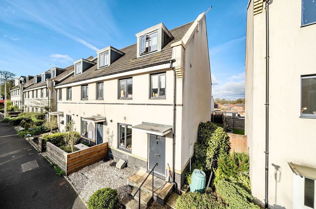 Property photo 1 of 24 1437129-2-69ce330...