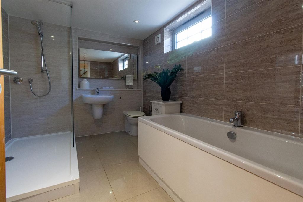 Property photo 2 of 15 1 Sqa - Bathroom.Jpg