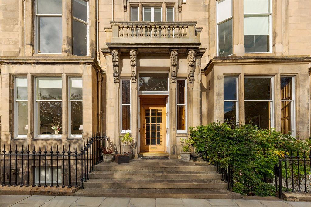 Property photo 3 of 25 Front Entrance