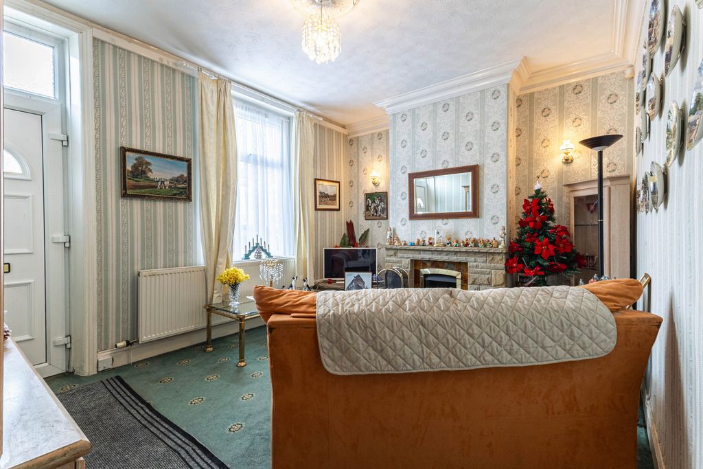 Property photo 2 of 16 Living Room