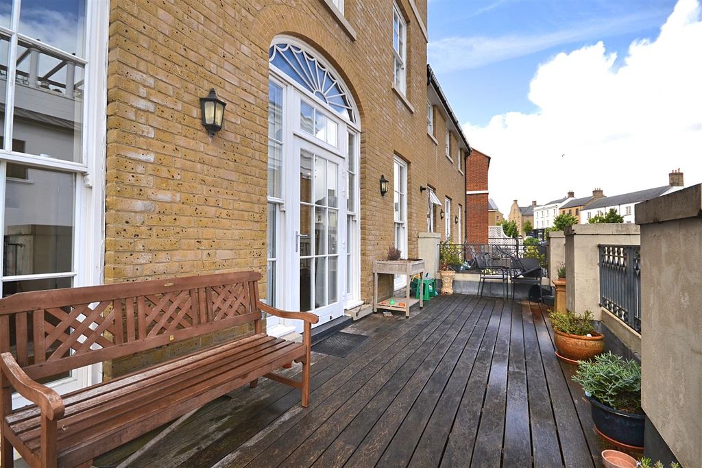 Property photo 3 of 10 21 (2).Png