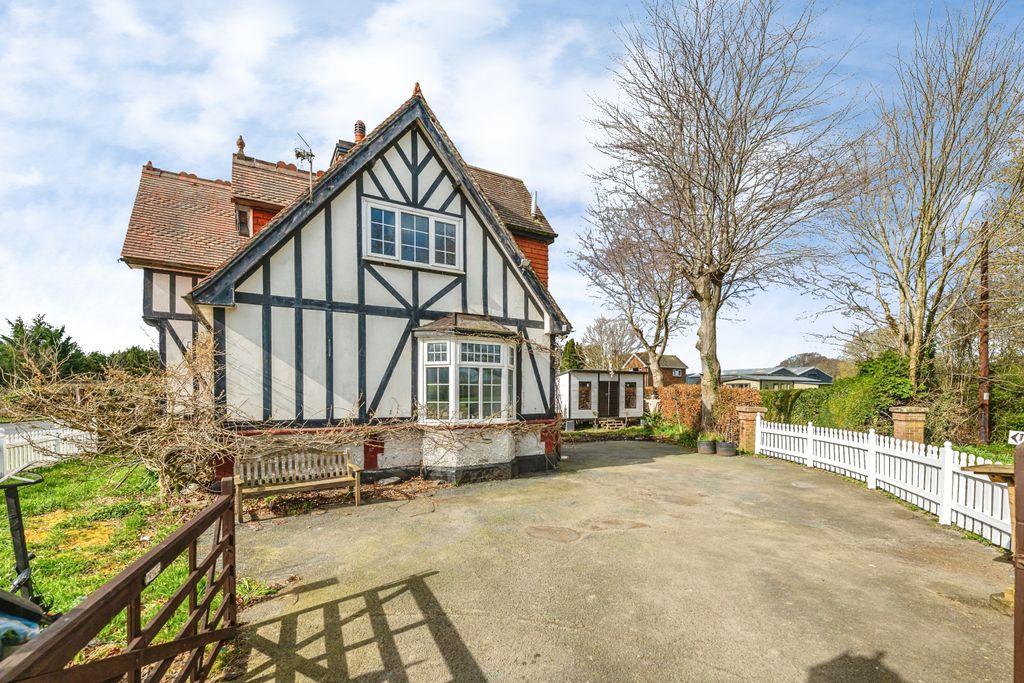 Property photo 2 of 21