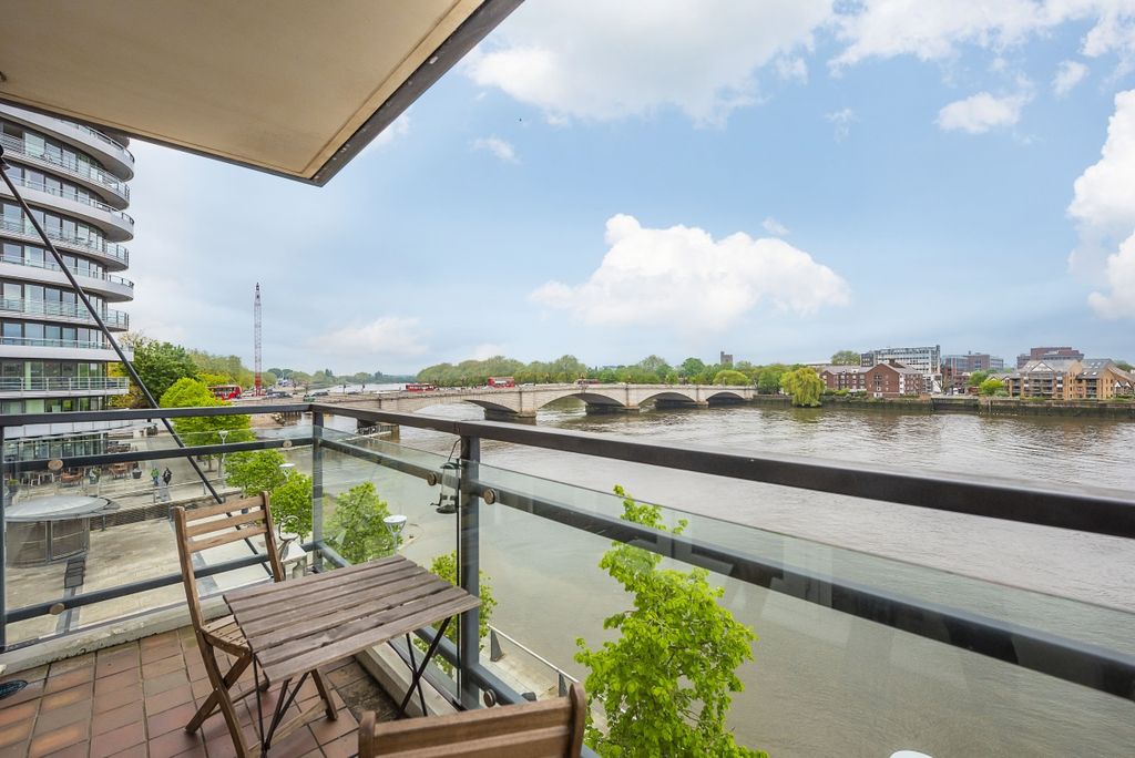 Property photo 3 of 17 Putney Wharf