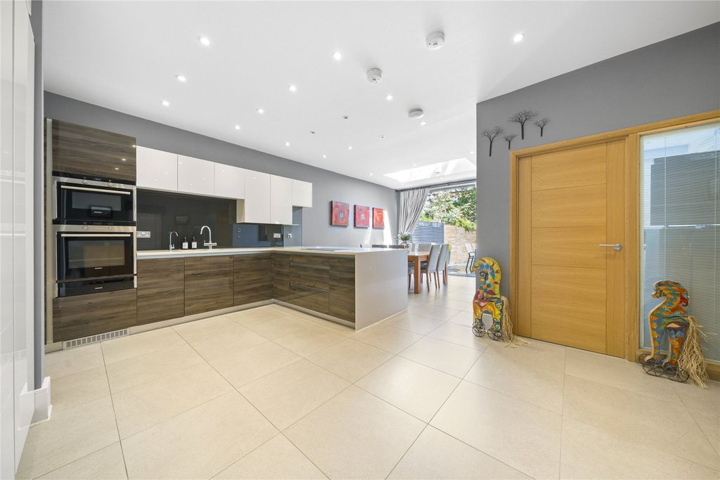 Property photo 3 of 15 Picture No. 07