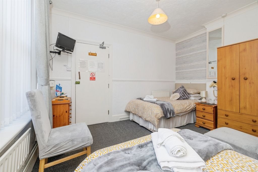 Property photo 3 of 34