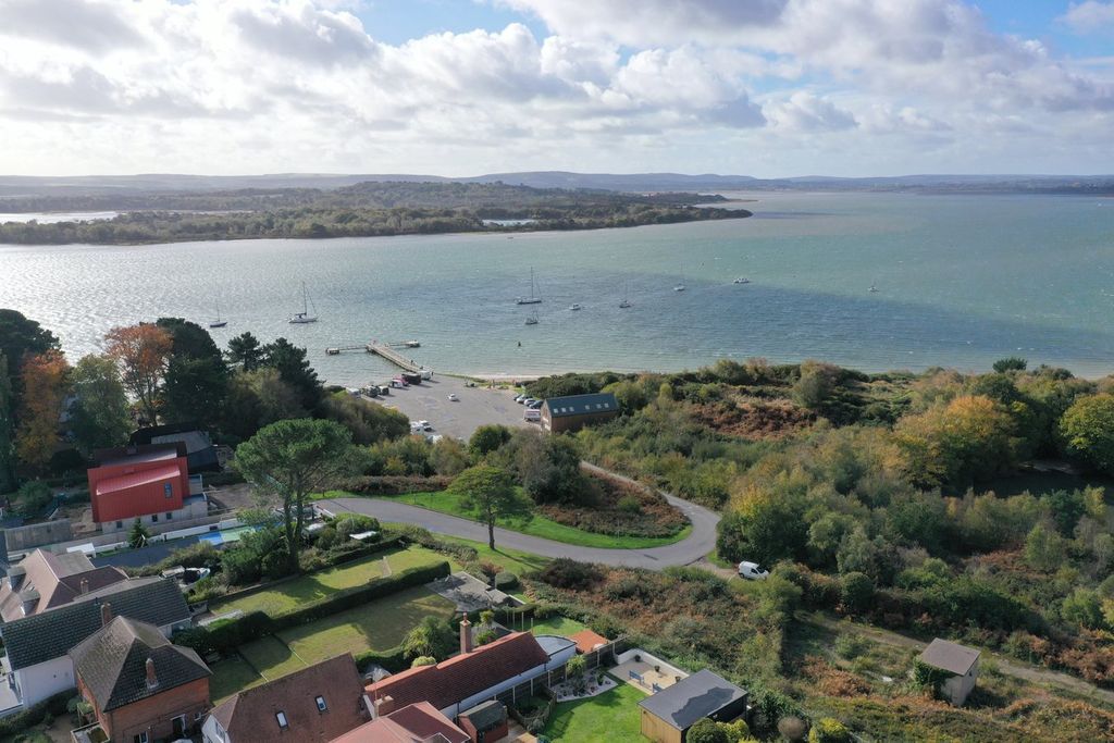 Property photo 2 of 36