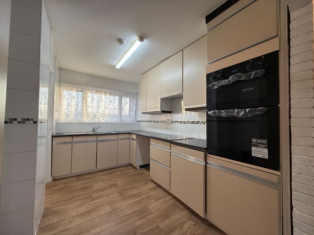 Property photo 2 of 16 4754401