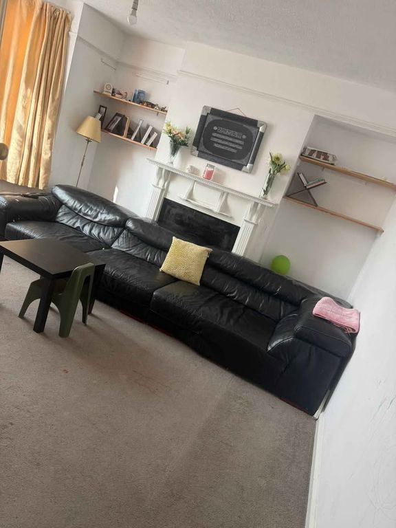 Property photo 3 of 6