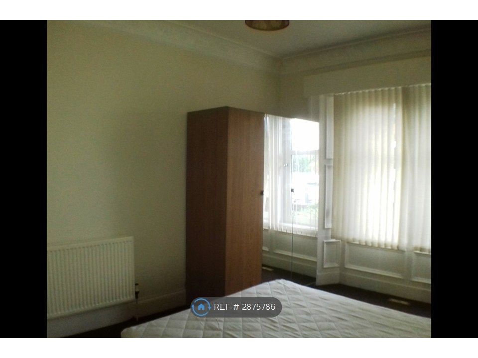 Property photo 3 of 6 Double Bedroom 1