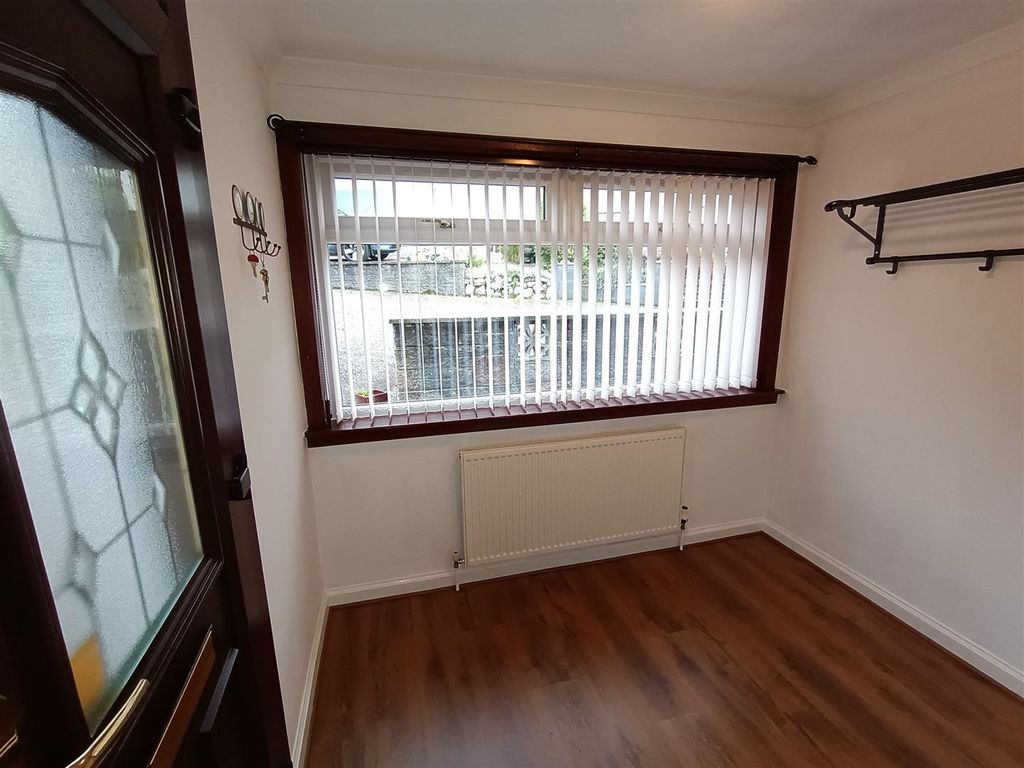 Property photo 2 of 21 Entrance Hall