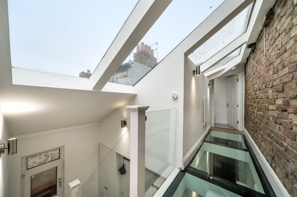 Property photo 3 of 12 Picture No. 11