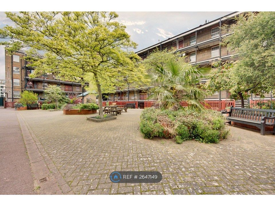 Property photo 3 of 17 Communal Garden