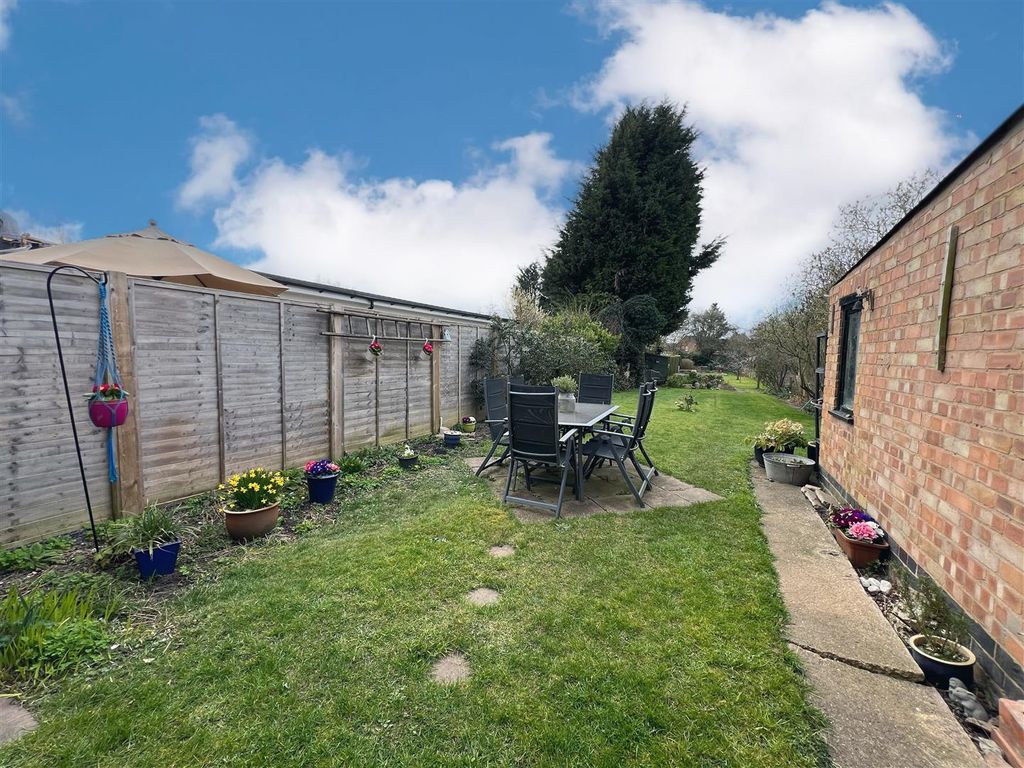 Property photo 2 of 22 Garden