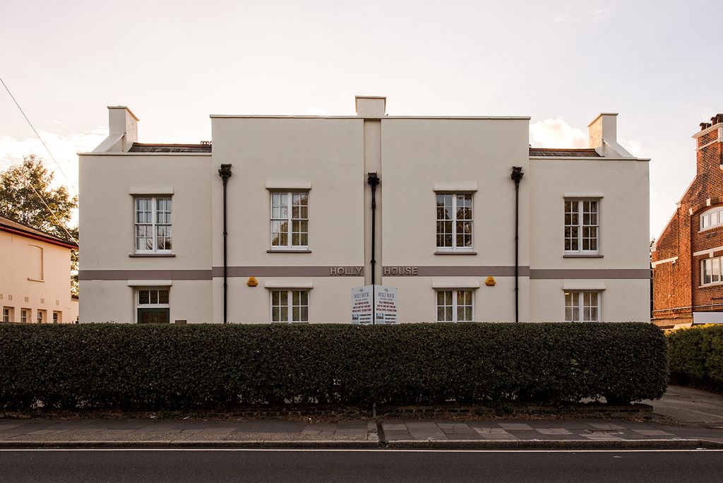 Property photo 1 of 2