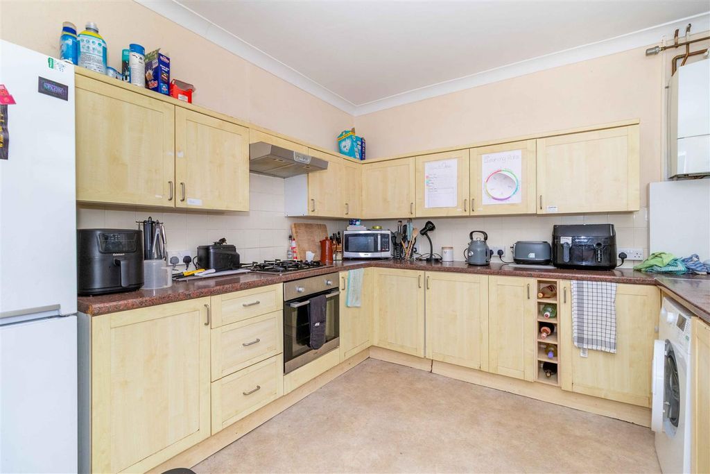 Property photo 2 of 13 Westcourt-11.Jpg