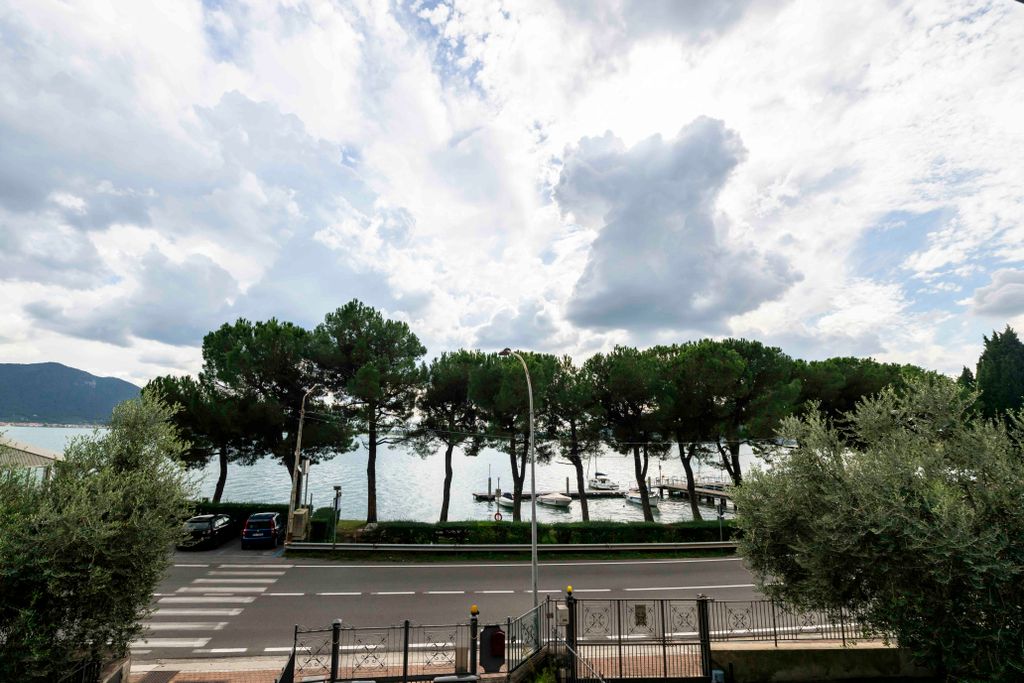 Property photo 2 of 62