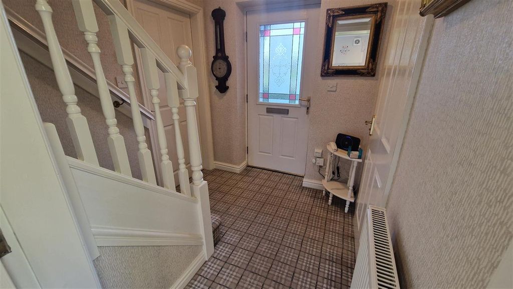 Property photo 3 of 24 Entrance Hall