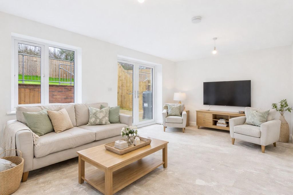 Property photo 2 of 23