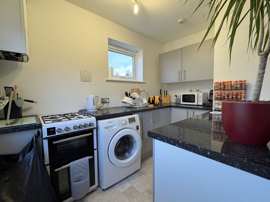 Property photo 2 of 7 Kitchen