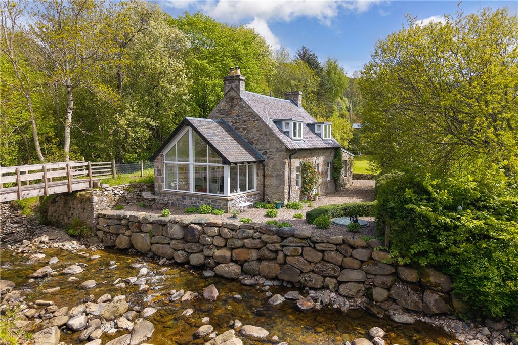 Property photo 1 of 35 Pier Cottage