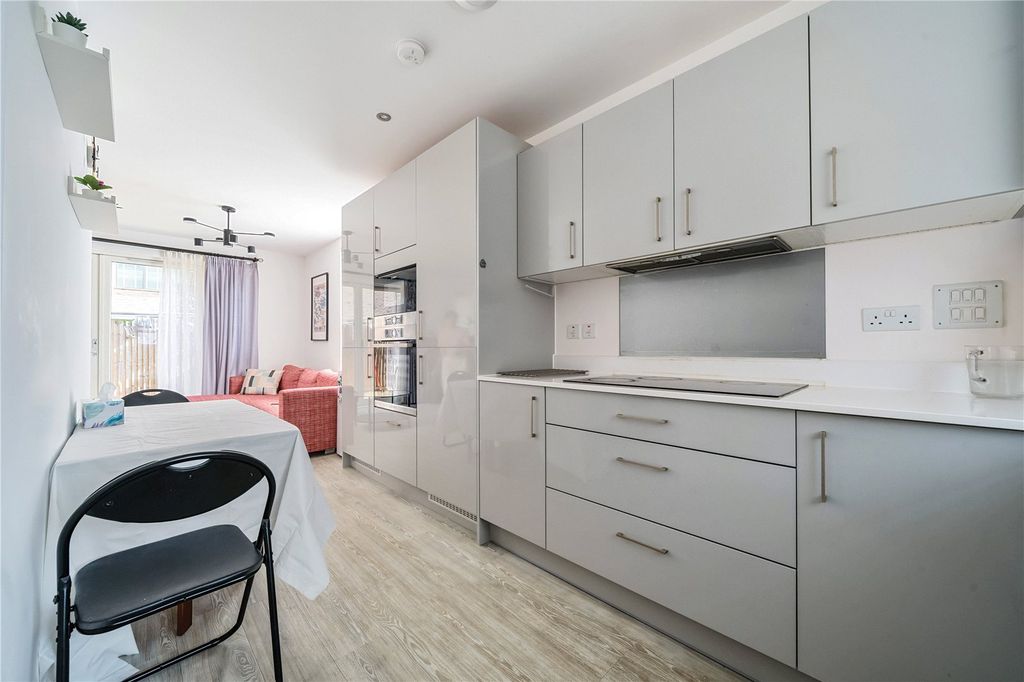 Property photo 3 of 11 Kitchen