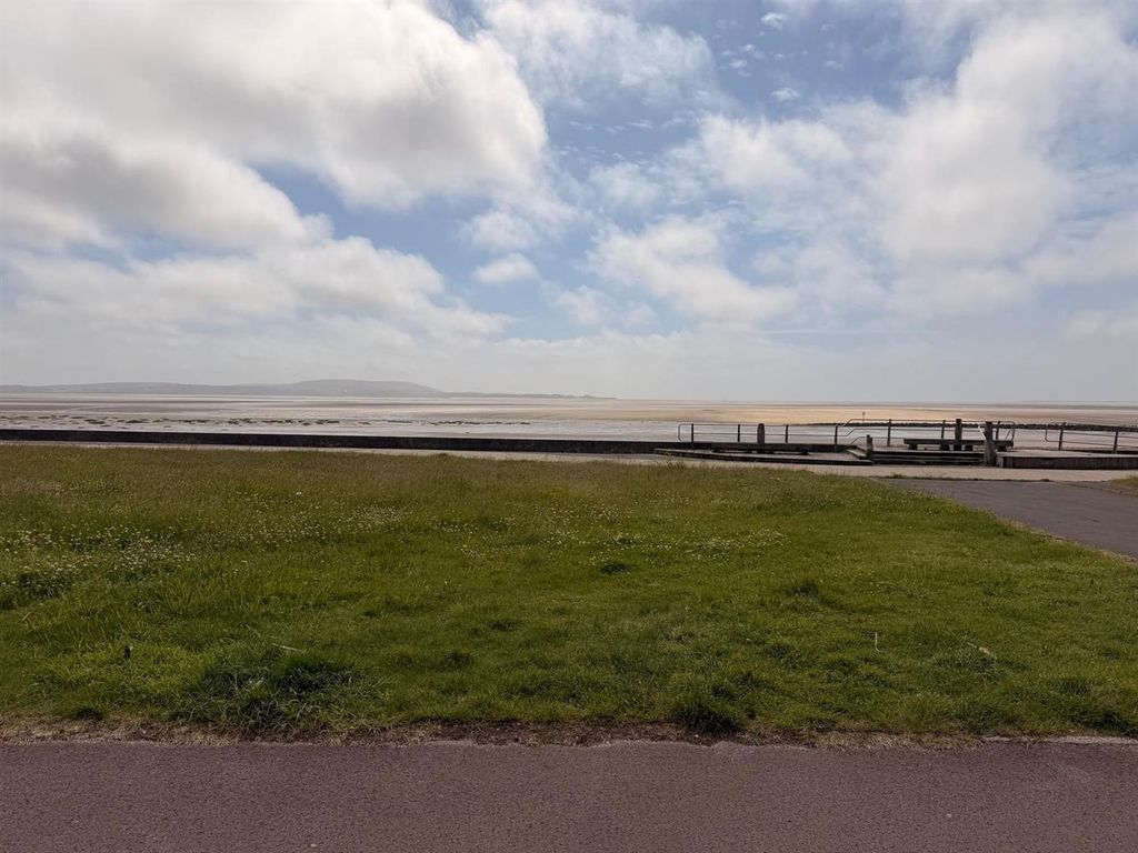 2 bed flat for salePentre Doc Y Gogledd, Llanelli SA15 photo 4
