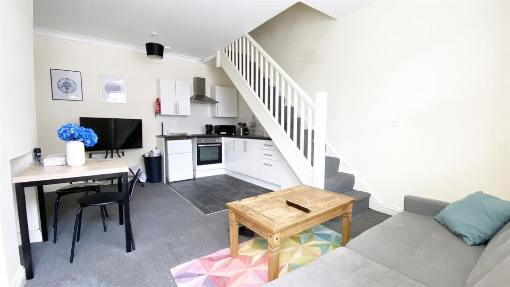 Property photo 2 of 11 Living Room With Kitchenette