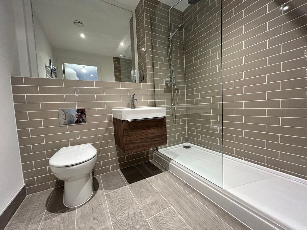 Property photo 1 of 4 Bathroom