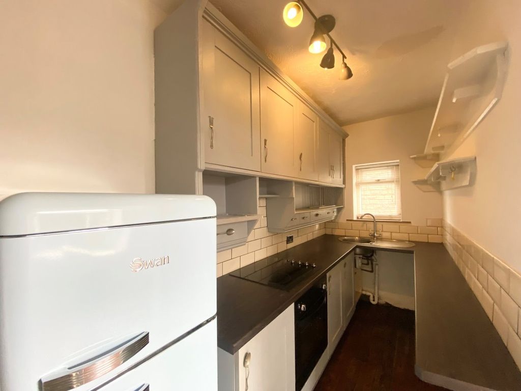 Property photo 2 of 9 Kitchen