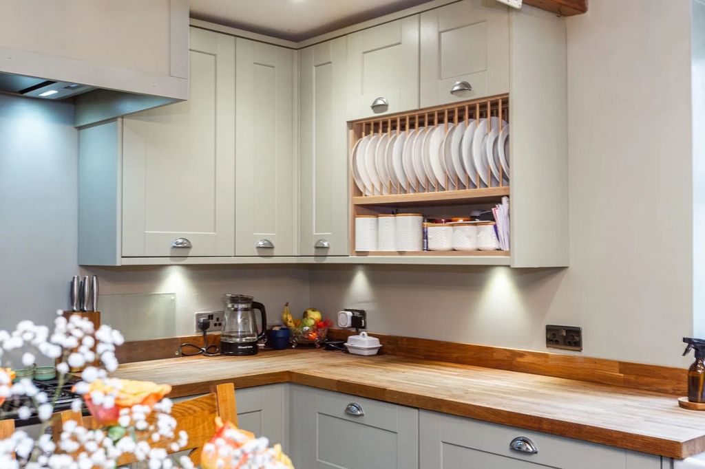 Property photo 2 of 28