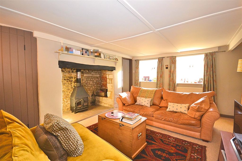 Property photo 2 of 33 0049 (1).Png