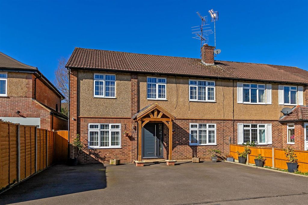 Property photo 1 of 27 15Blackthornclose-1.Jpg