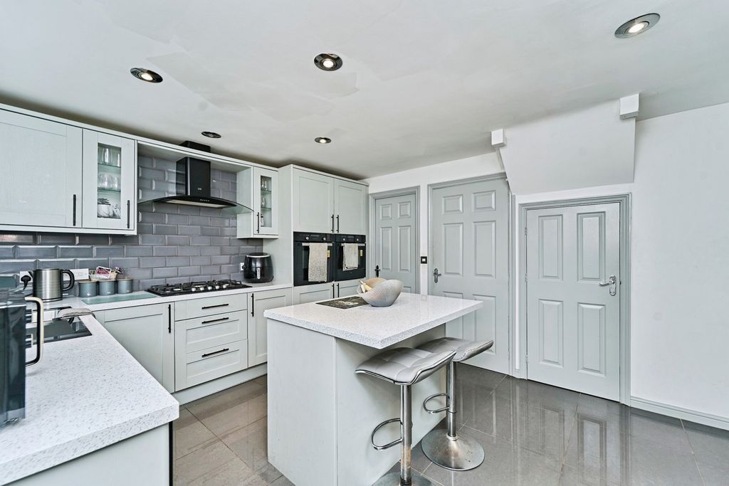 Property photo 3 of 20 Pbox-Img.Jpg