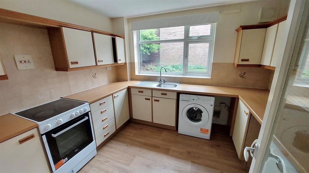 Property photo 3 of 9 Kitchen.Jpg