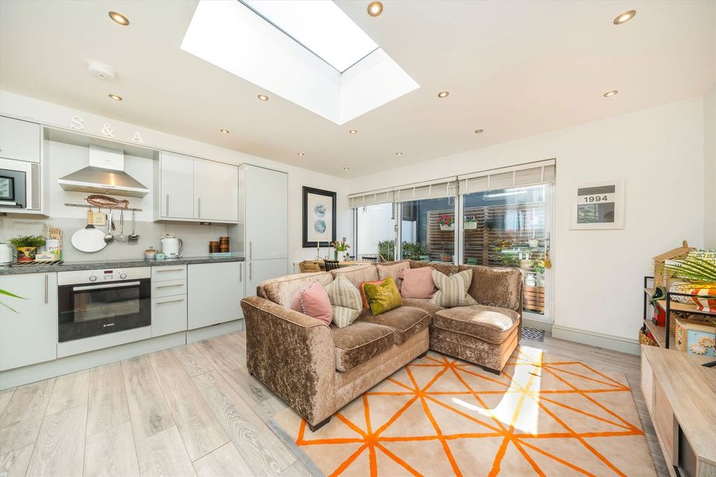 Property photo 3 of 8